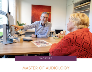 Adelante Audiologisch Centrum Hoensbroek. Audioloog legt patient uit hoe de gehoortest is verlopen. Foto daphne dumoulin
