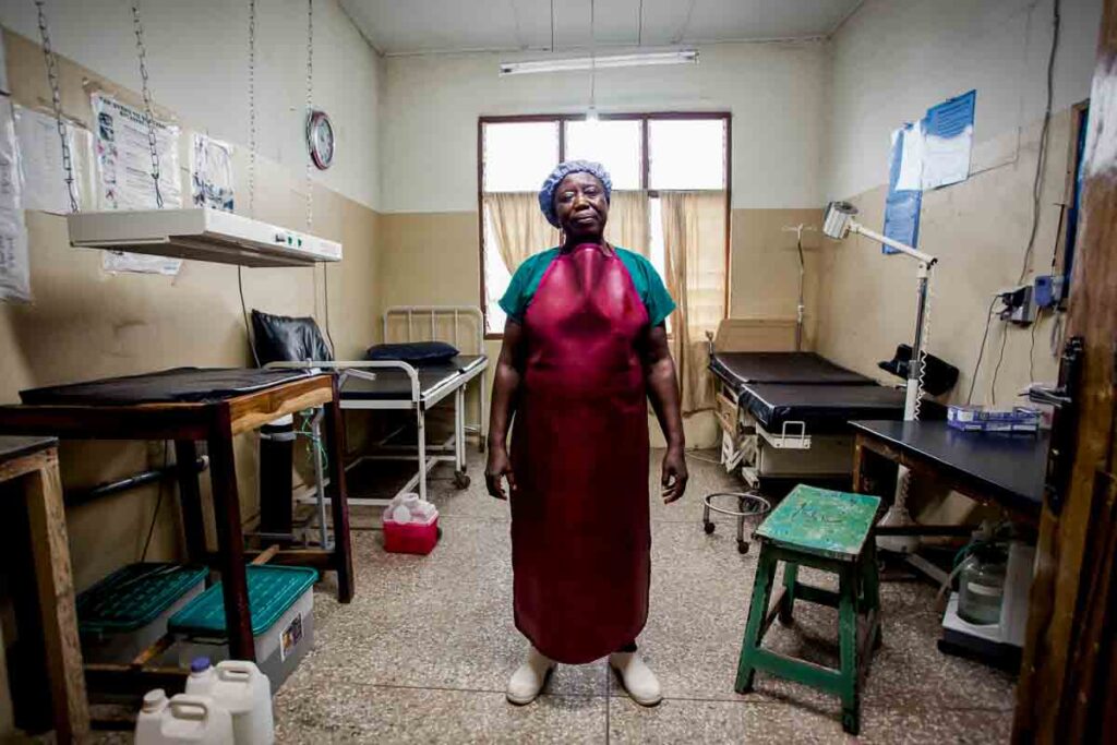 Midwife in Ghana doc voor SHE Nuffic daphnedumoulin-FotograafMaastricht